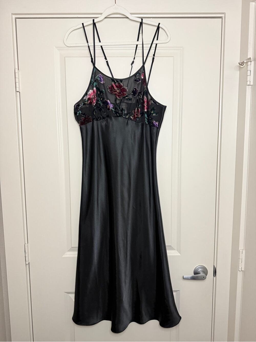 VTG Secret Treasures Satin Night Gown Sz L Lingerie Jacquard Velvet Floral Black